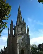 Église Notre-Dame-de-Paradiset ses abords : square et ancien cimetière