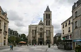 Vue générale de la basilique Saint-Denis à Saint-Denis.