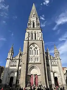 Façade occidentale de la basilique Saint-Nicolas de Nantes.