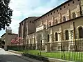 Façade sud avec l'ancien portail de l'abbaye et la porte Miégeville .