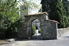 Le portail d'entrée du cimetière