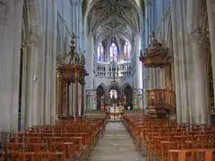 Intérieur de la basilique Saint-Jean-Baptiste