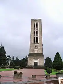 Campanile de la basilique Sainte-Thérèse de Lisieux.