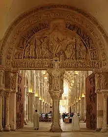 Tympan central du narthex, Basilique Sainte-Marie-Madeleine de Vézelay, milieu du XIIe siècle