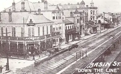 Ligne de train sur Basin Street en 1906
