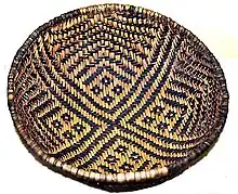 Panier en vannerie (450-750)