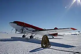 BT-67 de Kenn Borek Air (en) à Williams Field, Antarctique.