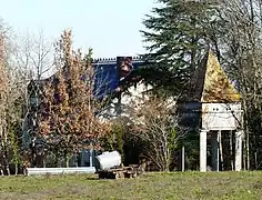 Le repaire et le pigeonnier de Meycourby.