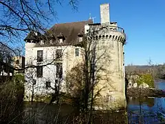 Façade orientale du château de Rognac.