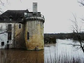 Le château de Rognac à Bassillac au bord de l'Isle.