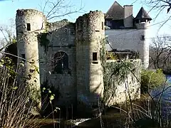 Le château de Rognac vu du sud.
