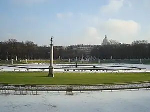 Le bassin sous la neige.