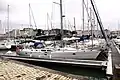 Bateaux de plaisance à leur emplacement de ponton dans le bassin d'échouage du port de La Rochelle, 2009.