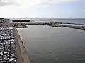 Bassin et parking de chargement du port de Vigo en Espagne