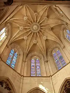 Voûtement à huit voûtes d'ogives à trois quartiers appareillés comme une voûte à arêtes triples,chapelle du fondateur au monastère de Batalha.