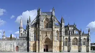 Façade principale du monastère.