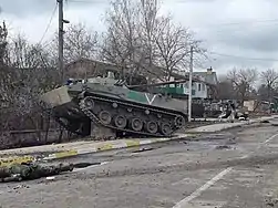 véhicule de combat BMD-4M russe coincé lors de l'affrontement,