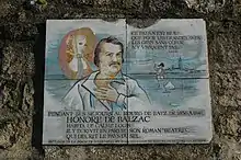 Céramique émaillée figurant Balzac et rappelant son séjour à Batz-sur-Mer