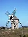 Le Moulin de la falaise de Batz-sur-Mer est en activité au XXIe siècle, et reste spécialisé dans la mouture de blé noir bio.