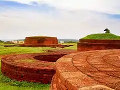 Stupas de Bavikonda. L'Andhra Pradesh aura été dans son passé un des berceau du Bouddhisme, abritant de nombreuses universités et lieux de culte de cette religion.
