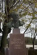 Buste de Léon Bonnat« Monument à Léon Bonnat à Bayonne », sur À nos grands hommes,« Monument à Léon Bonnat à Bayonne », sur e-monumen