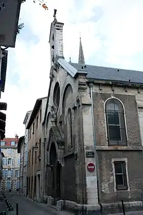 Entrée de la chapelle donnant rue Douer.