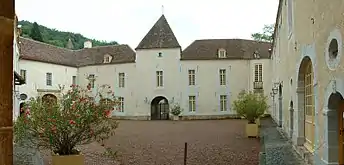 La cour intérieure.