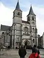 la basilique Saint-Jean-Baptiste, de face.