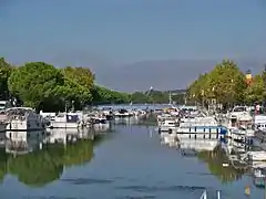 Le canal à Beaucaire, près de sa connexion avec le Rhône.