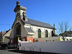 Église de la Sainte-Famille, accolée à l'école Sainte-Marguerite.