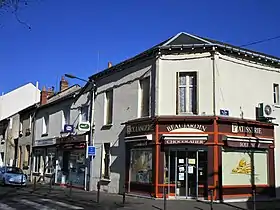 Commerces de la place Beaujardin.