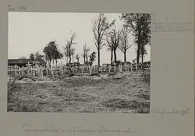 Cimetière provisoire allemand de Beaulencourt en septembre 1917 dont les corps ont été transportés dans les cimetières de Sapignies et Villers-au-Flos après l'armistice.