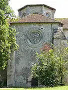 Croisillon nord du transept avec la porte qui donnait accès au cimetière des moines.