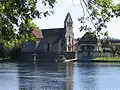 Chapelle des Pénitents au bord de la Dordogne.