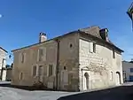 Bâtiment dans le bourg.