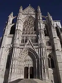 Façade sud du transept.