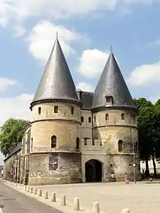 Les tours du châtelet, entrée du musée.