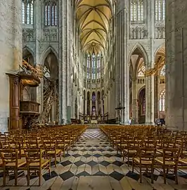 Vue du chœur et du transept.