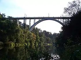 Le pont de Bechyně vu de l'est