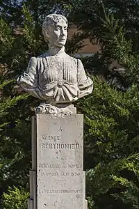Monument à Noémie Berthomieu (1936), hôpital de Bédarieux.