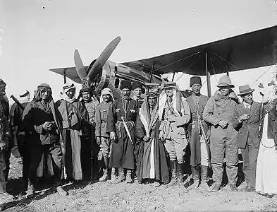 Chefs circassiens et bédouins à l'aéroport d'Amman (Jordanie), 1921.