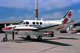 Beech Model B90 King Air correspondant aux caractéristiques données dans cet infobox