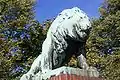 Lion de gauche sur le Bürgertorbrücke de Lübeck