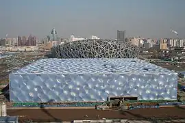 Le Cube d'eau dans la perspective du Stade national de Pékin