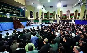 Le Guide suprême tient généralement des audiences publiques dans Maison du Parlement, dans la hosseiniyeh dédiée à l'imam Khomeini(en) « Supreme Leader receives people at Imam Khomeini Mosque » [archive du 22 août 2016], Islamic Republic News Agency (IRNA), 9 septembre 2015 (consulté le 28 mars 2016)