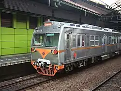 Le réseau de trains de banlieue KRL Jabotabek est en 2019 le seul système de transport en commun lourd déployé : ici la ligne de Bekasi.