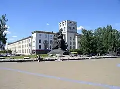 Monument à Iakoub Kolas, sur la place Iakoub Kolas, à Minsk