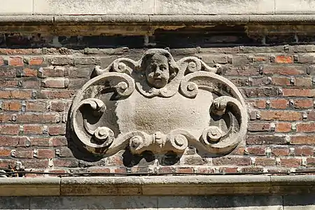 Cartouche à tête d'angelot.