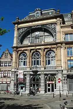 Façade de la Maison du peuple Ons Huis.