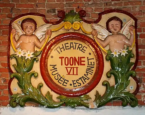 Emblème du Théâtre royal de Toone dans l'impasse Sainte-Pétronille.